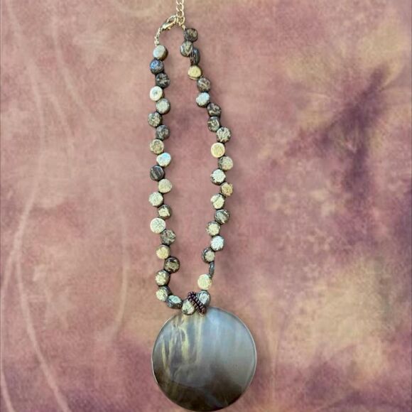 Source Unknown Jewelry - boho beaded necklace, large shell pendant, lobster clasp + extension chain🌸